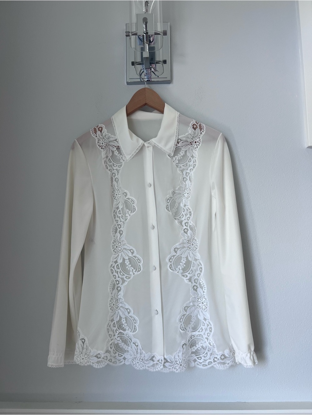 Elegant White Lace-Trim Button-Up vintage Blouse made in Italy size S